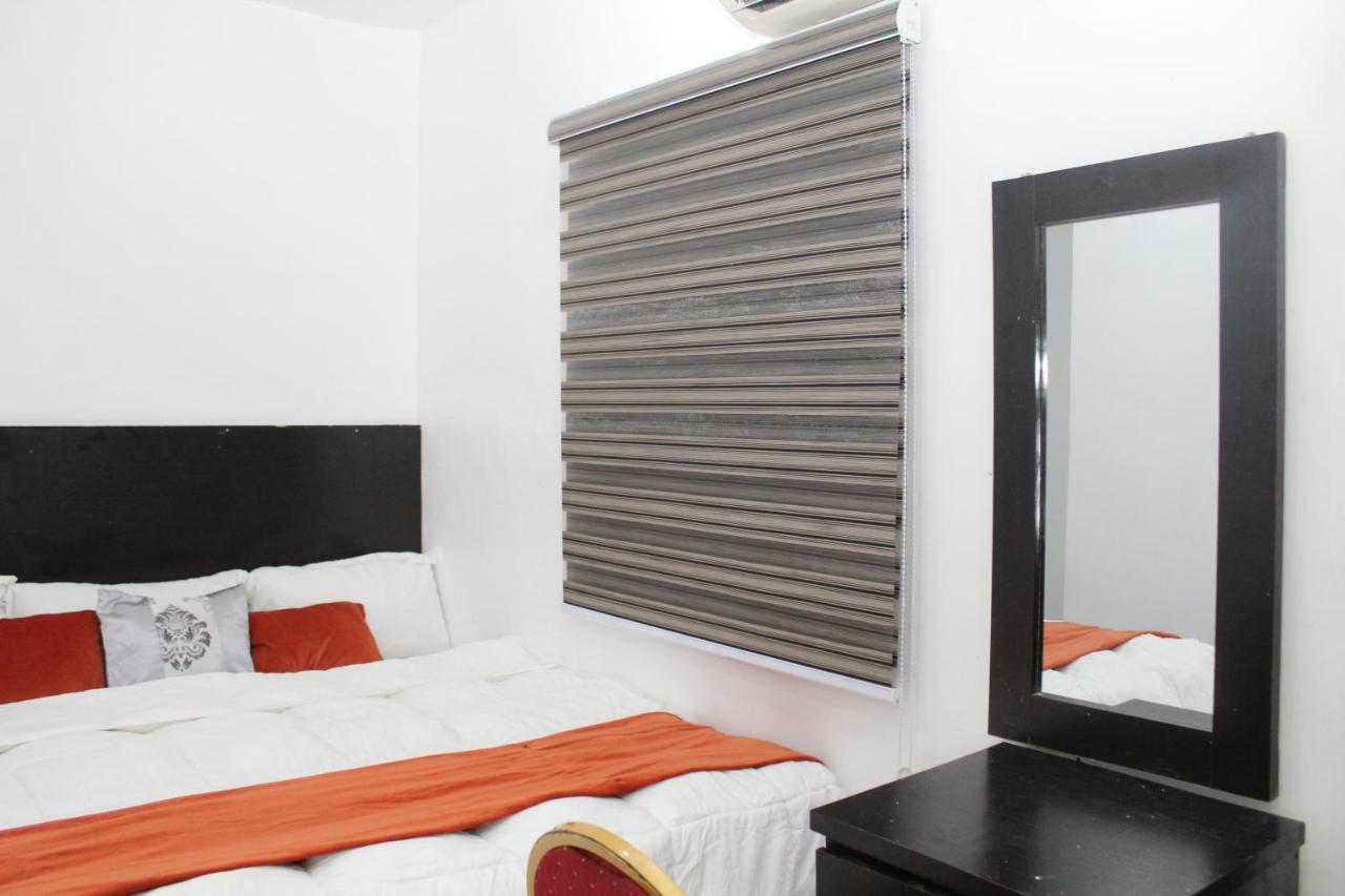 Blue Moon Hotels Victoria Island Lagos Bagian luar foto