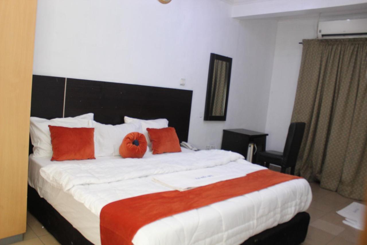 Blue Moon Hotels Victoria Island Lagos Bagian luar foto