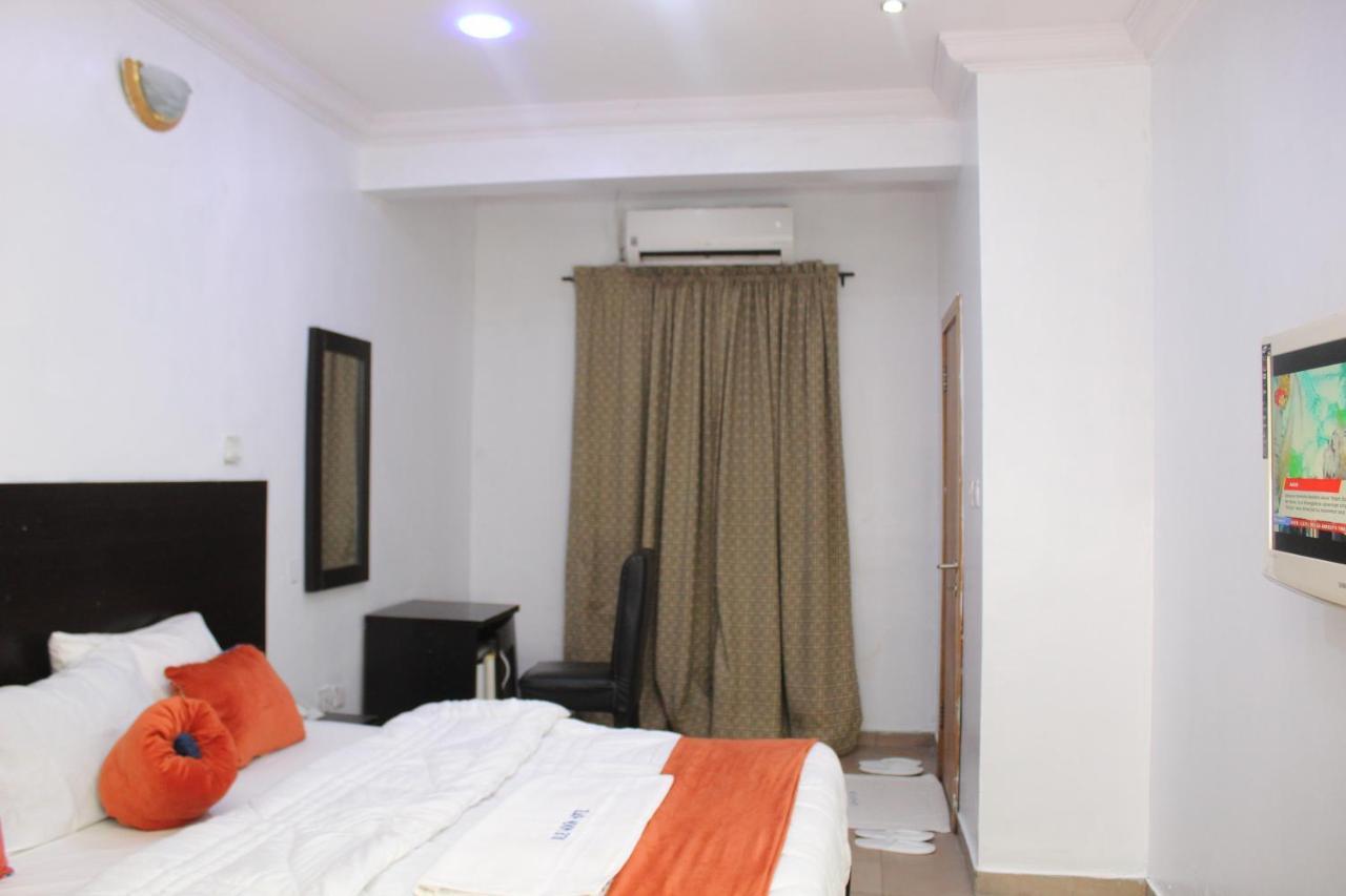 Blue Moon Hotels Victoria Island Lagos Bagian luar foto