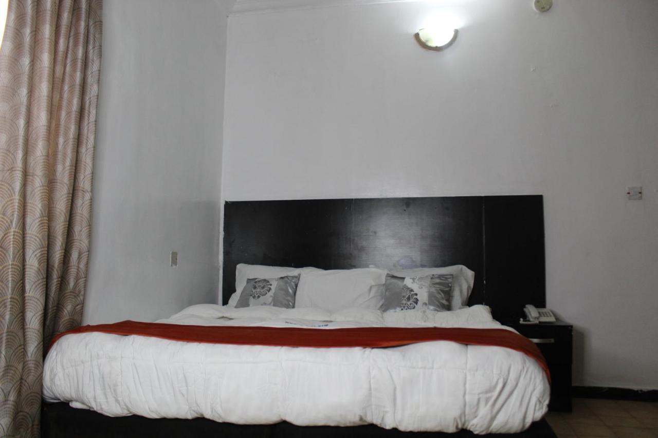 Blue Moon Hotels Victoria Island Lagos Bagian luar foto
