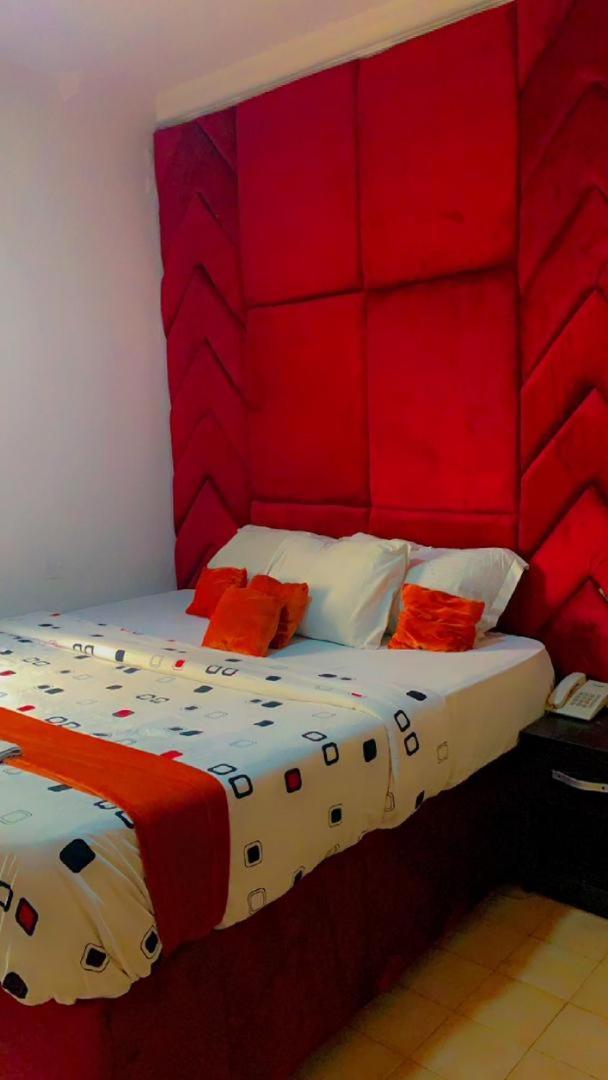 Blue Moon Hotels Victoria Island Lagos Bagian luar foto