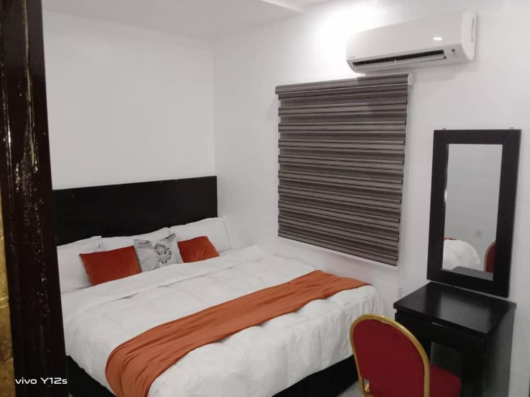 Blue Moon Hotels Victoria Island Lagos Bagian luar foto
