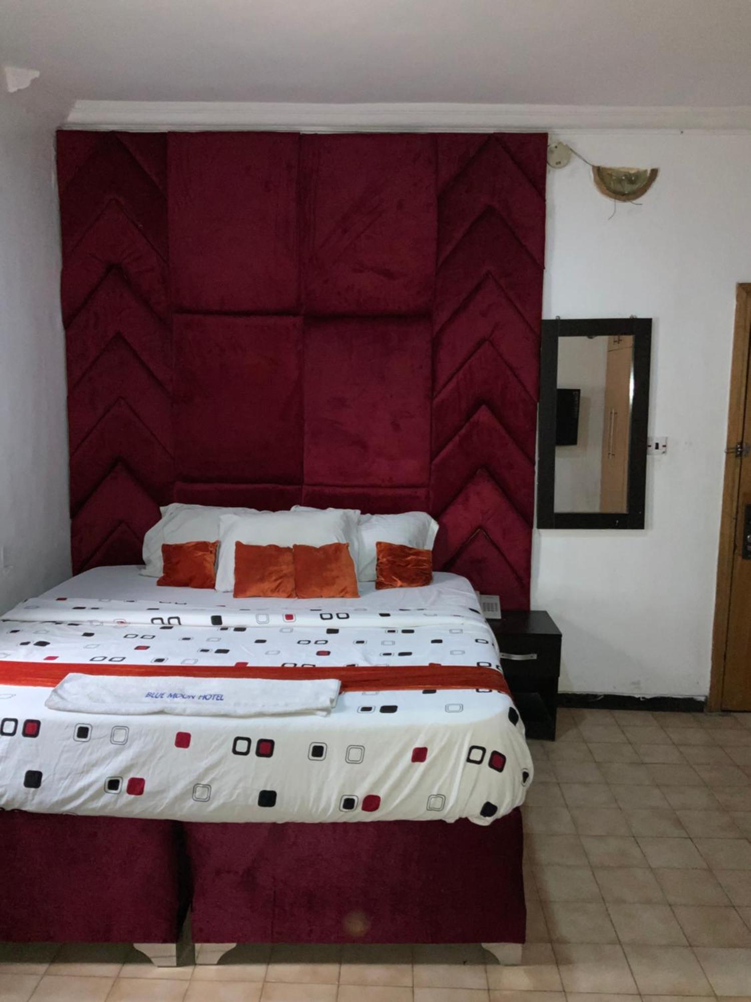 Blue Moon Hotels Victoria Island Lagos Bagian luar foto