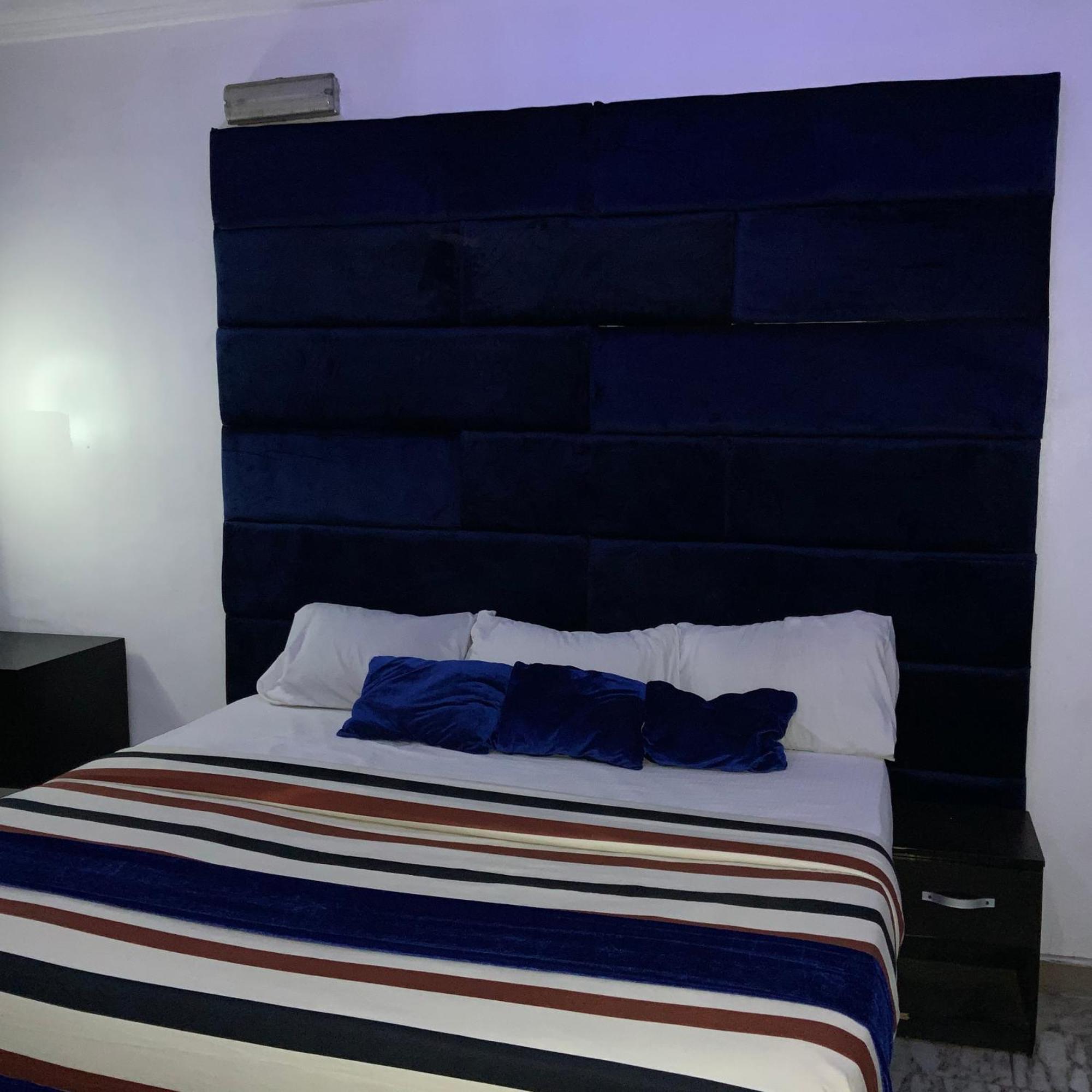 Blue Moon Hotels Victoria Island Lagos Bagian luar foto