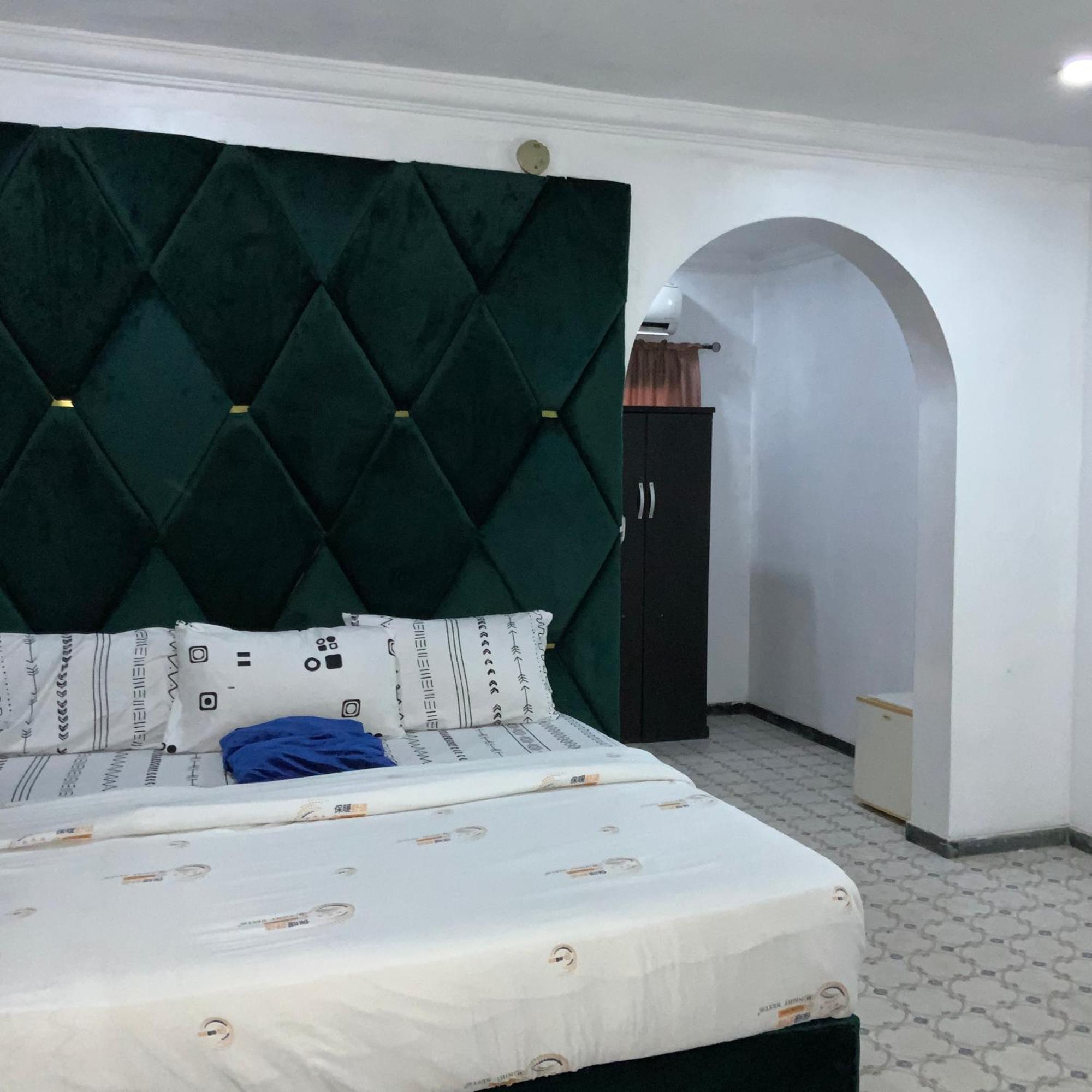 Blue Moon Hotels Victoria Island Lagos Bagian luar foto