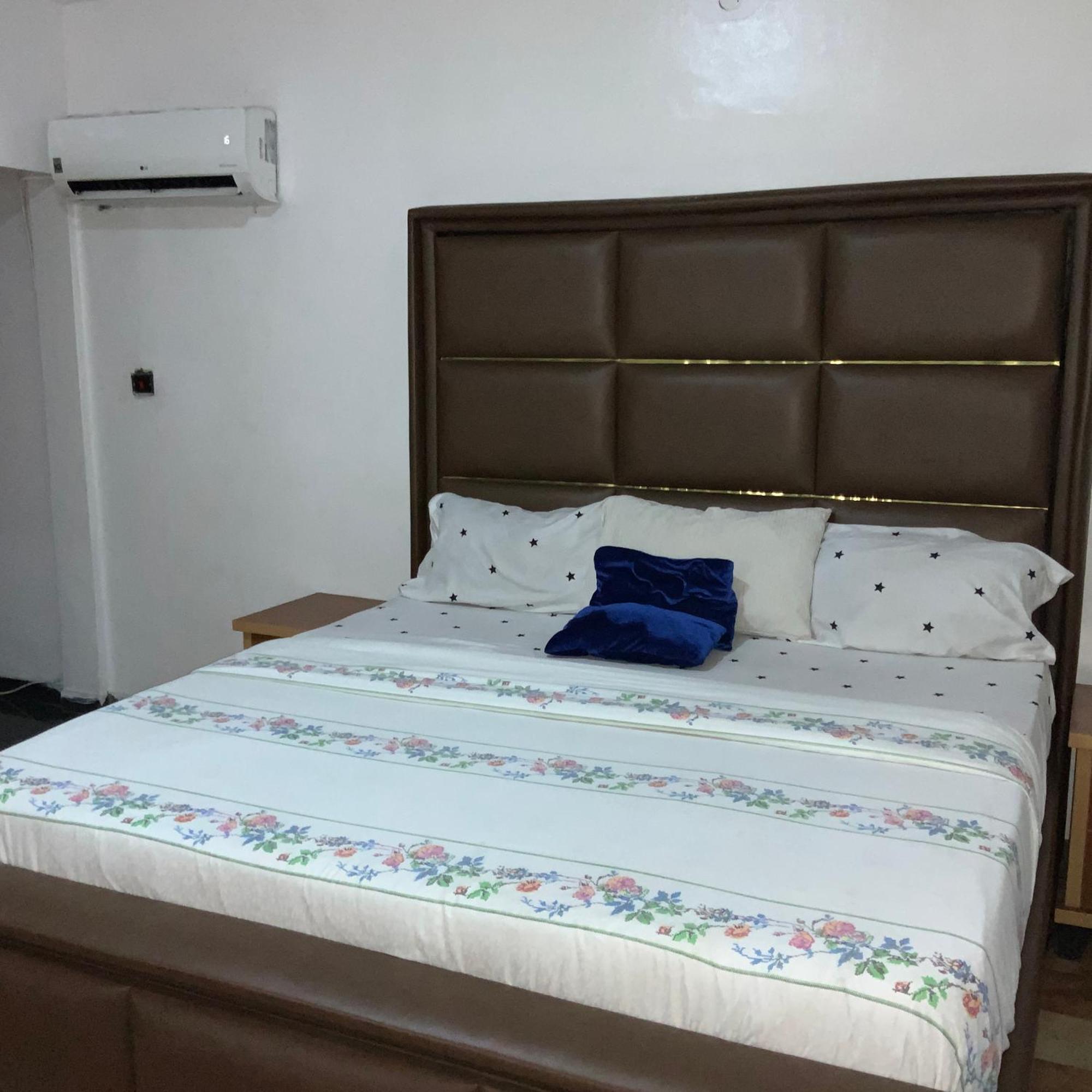 Blue Moon Hotels Victoria Island Lagos Bagian luar foto