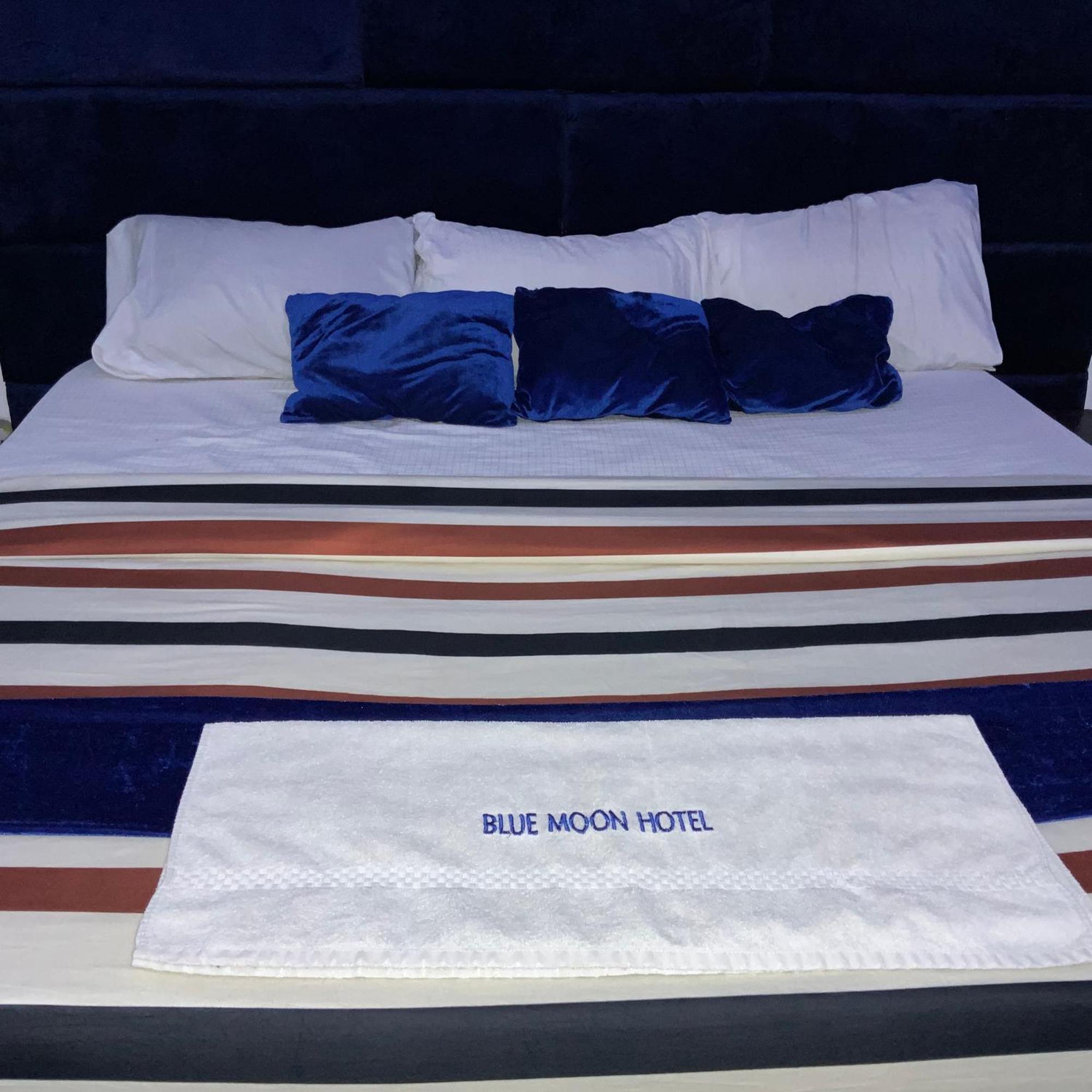 Blue Moon Hotels Victoria Island Lagos Bagian luar foto