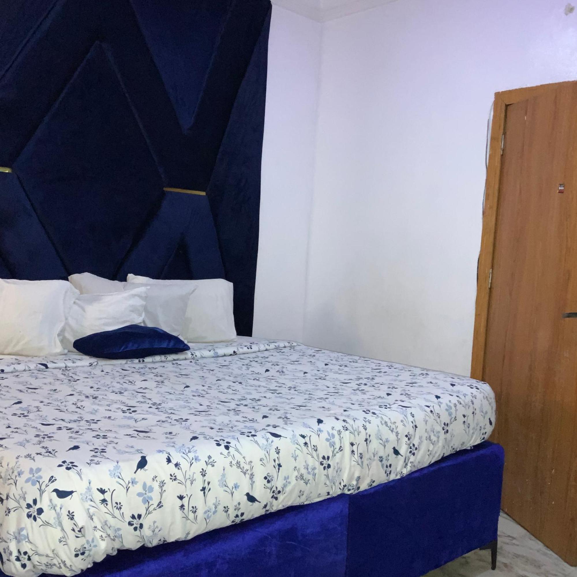 Blue Moon Hotels Victoria Island Lagos Bagian luar foto