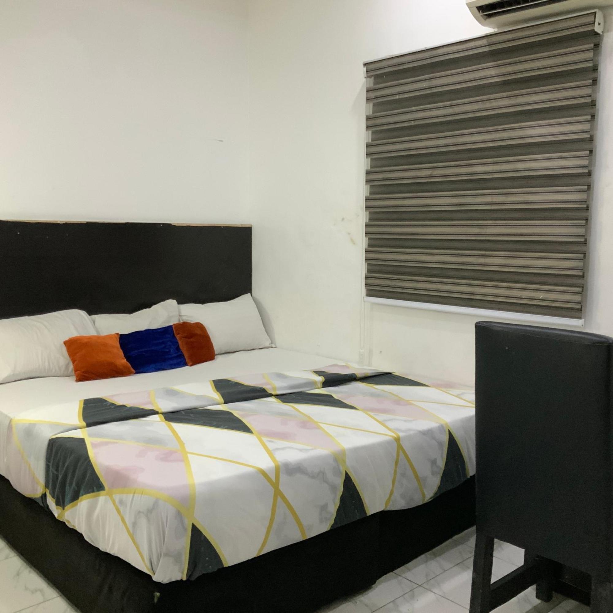Blue Moon Hotels Victoria Island Lagos Bagian luar foto